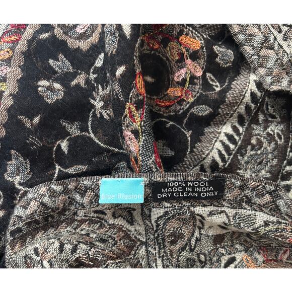 Gorgeous Blue Illusion large Wool Scarf with Fur Pom Poms - Picture 3 of 3